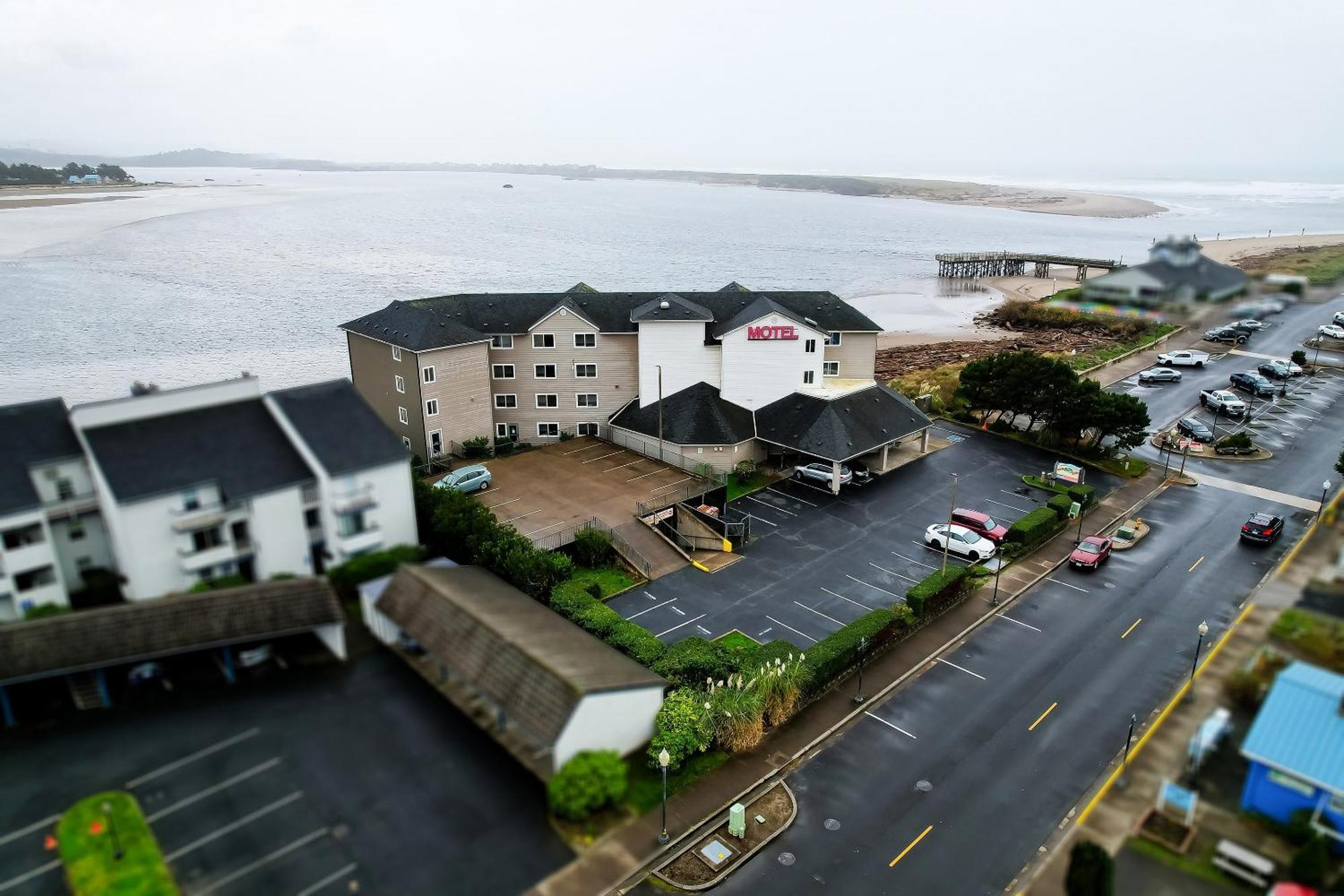 Siletz Bay Beachfront Hotel By Oyo Lincoln City Esterno foto